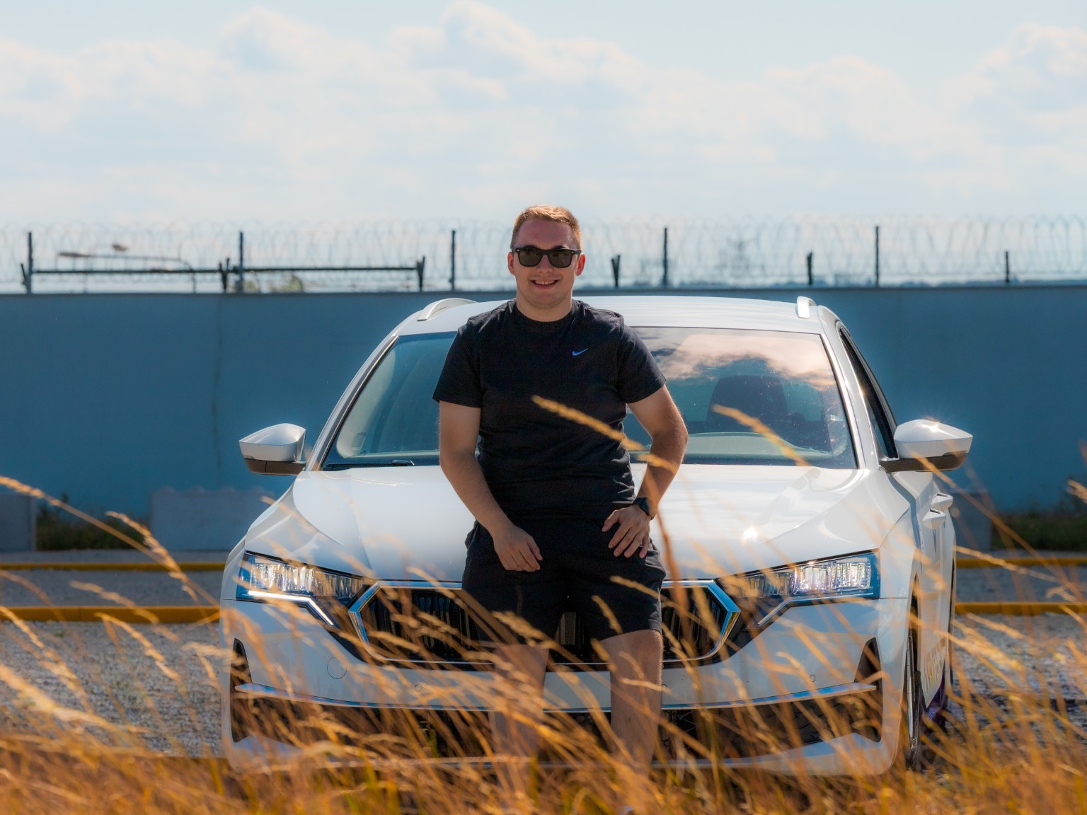Jakub Sova u bílé Škody
